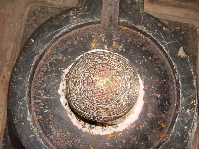 Sri Yantra on lingam
